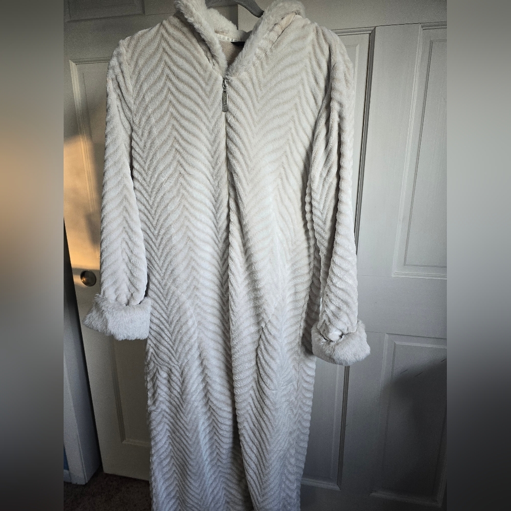 Zip Up Robe - Picture 2 of 3